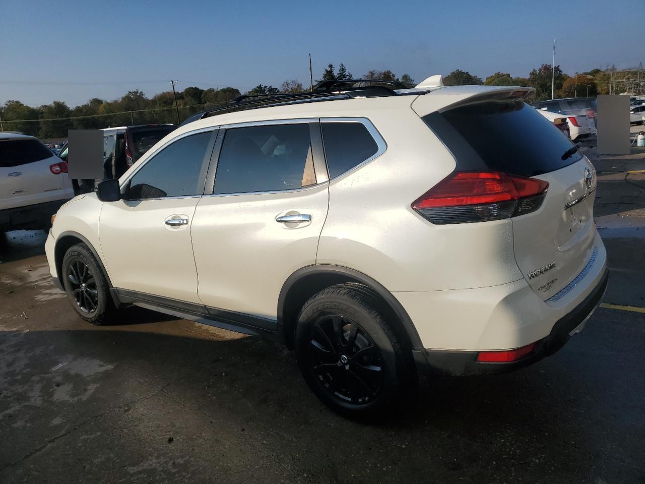 2017 Nissan Rogue Sv - Image 2