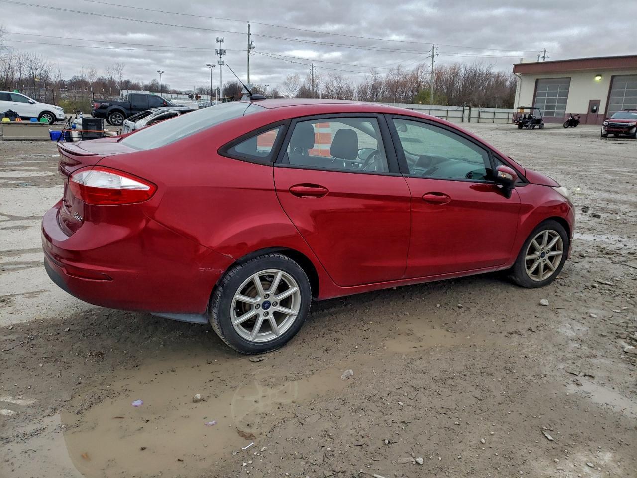 2016 Ford Fiesta Se - Фото 3