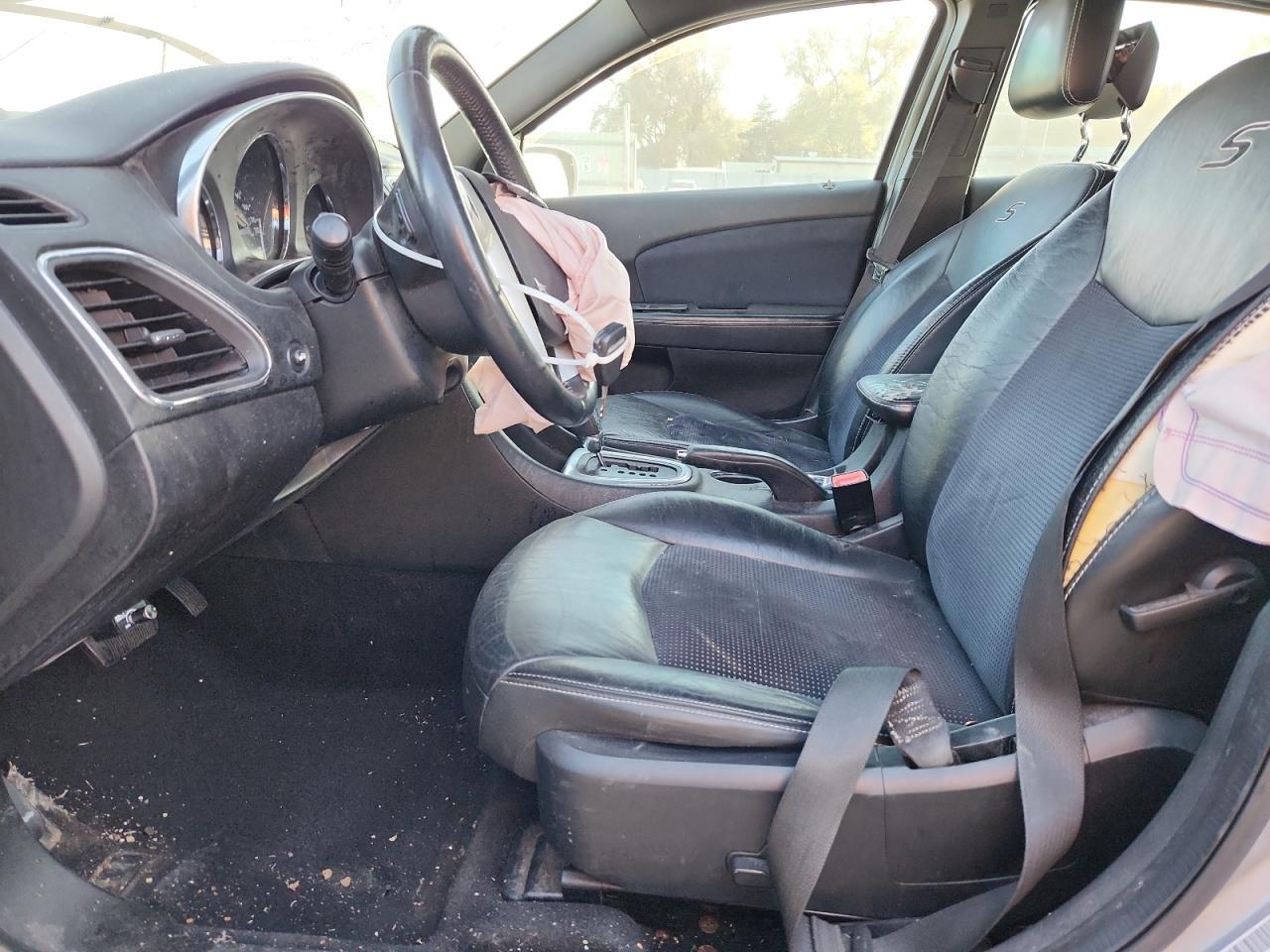 2013 Chrysler 200 Limited - Image 7