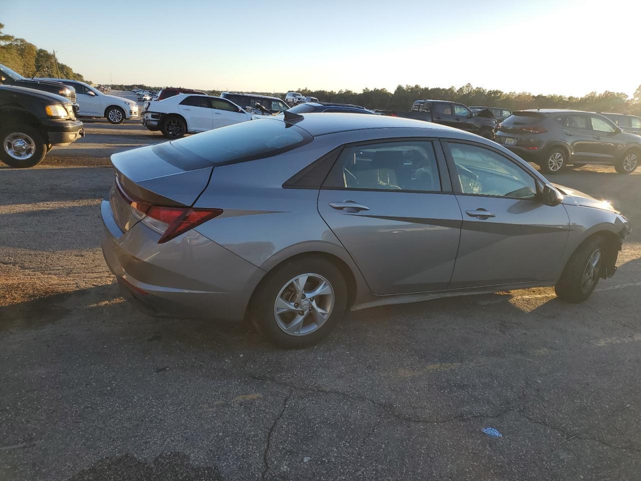 2021 Hyundai Elantra Se - Фото 3