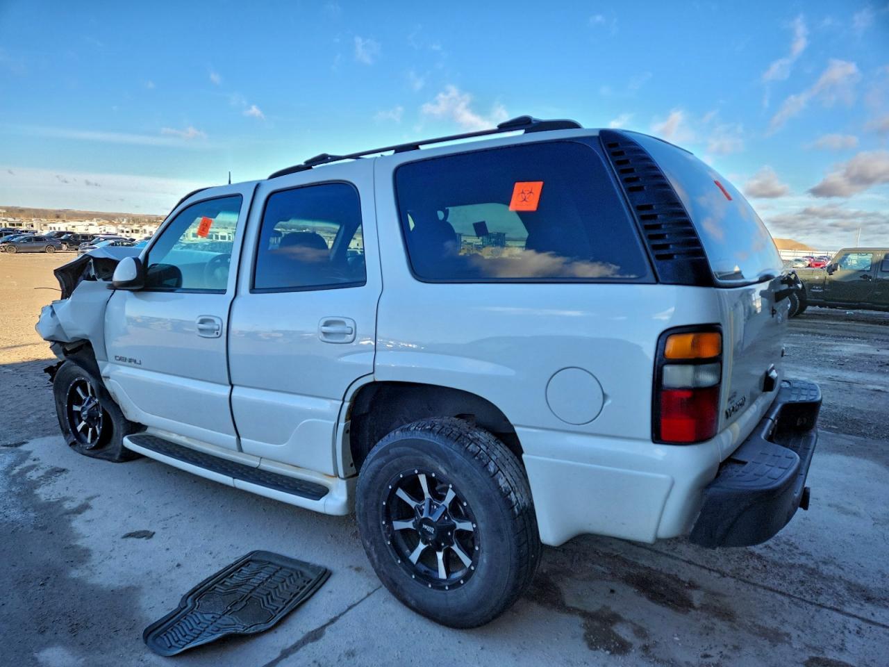 2005 GMC Yukon Denali - Фото 2