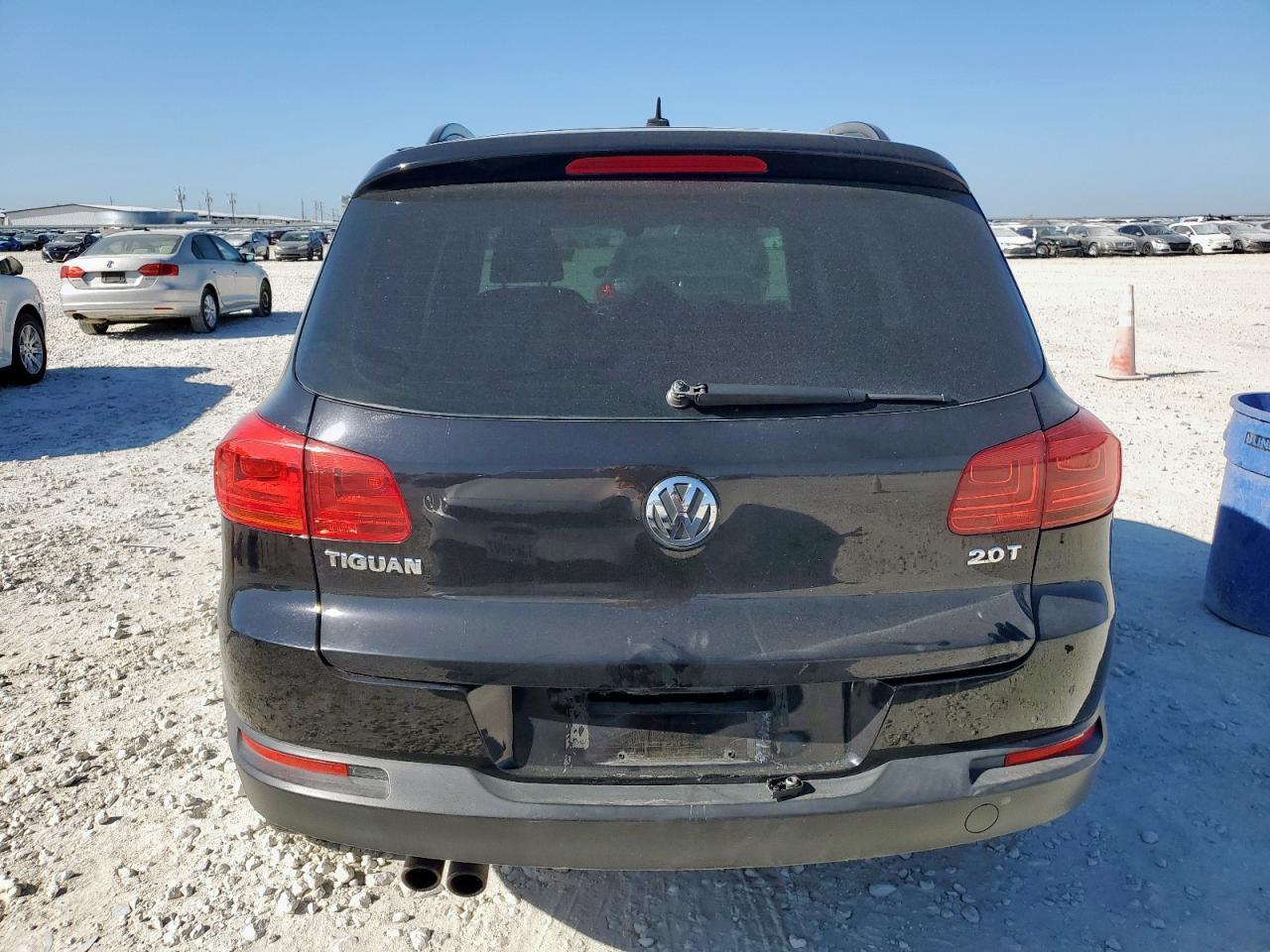 2016 Volkswagen Tiguan S - Image 6