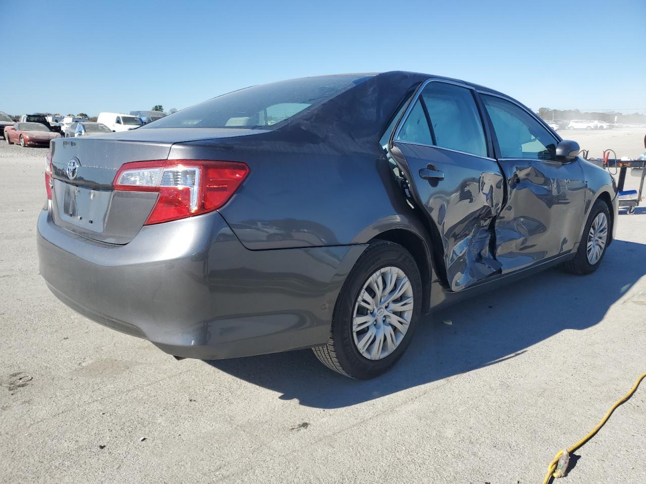 2013 Toyota Camry L - Фото 3