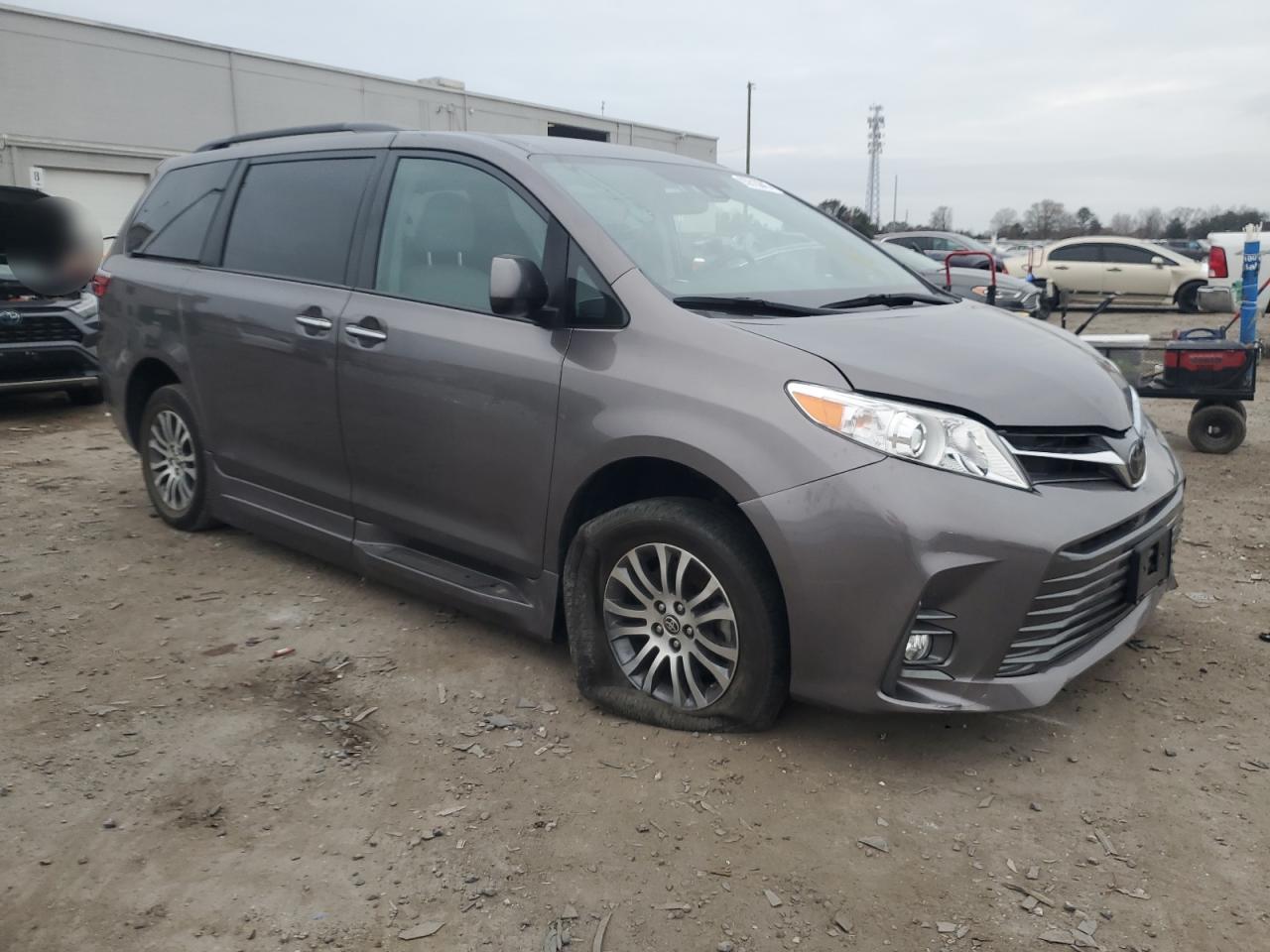 2020 Toyota Sienna Xle - Фото 4
