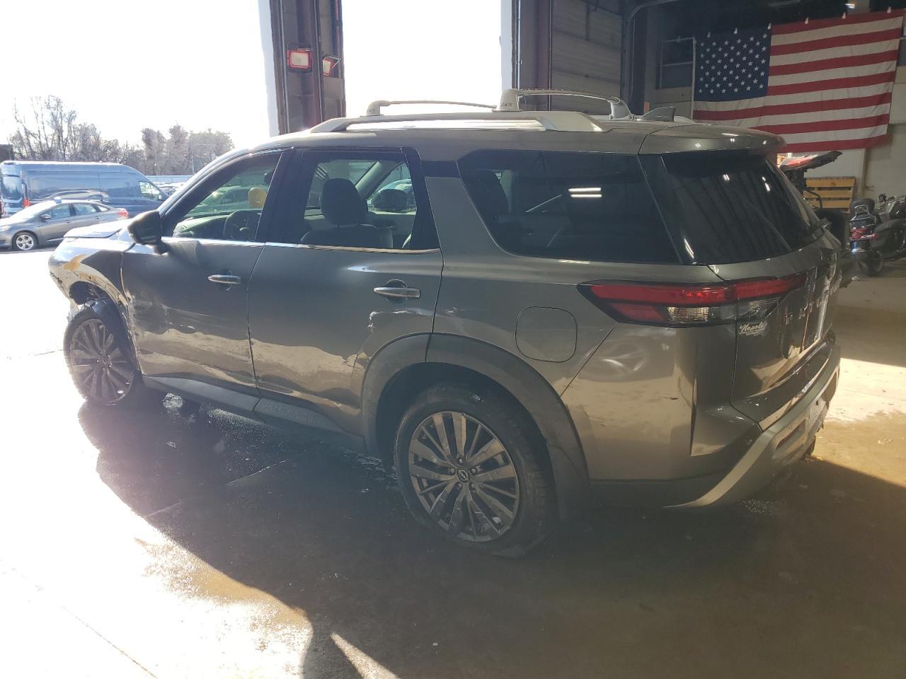 2022 Nissan Pathfinder Sl - Фото 2