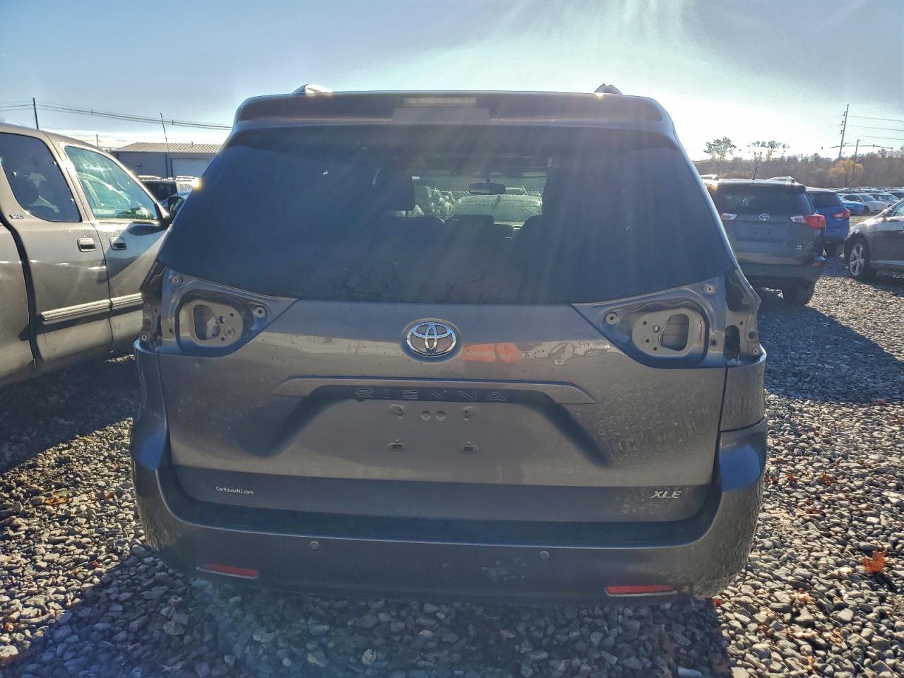 2017 Toyota Sienna Xle - Фото 6