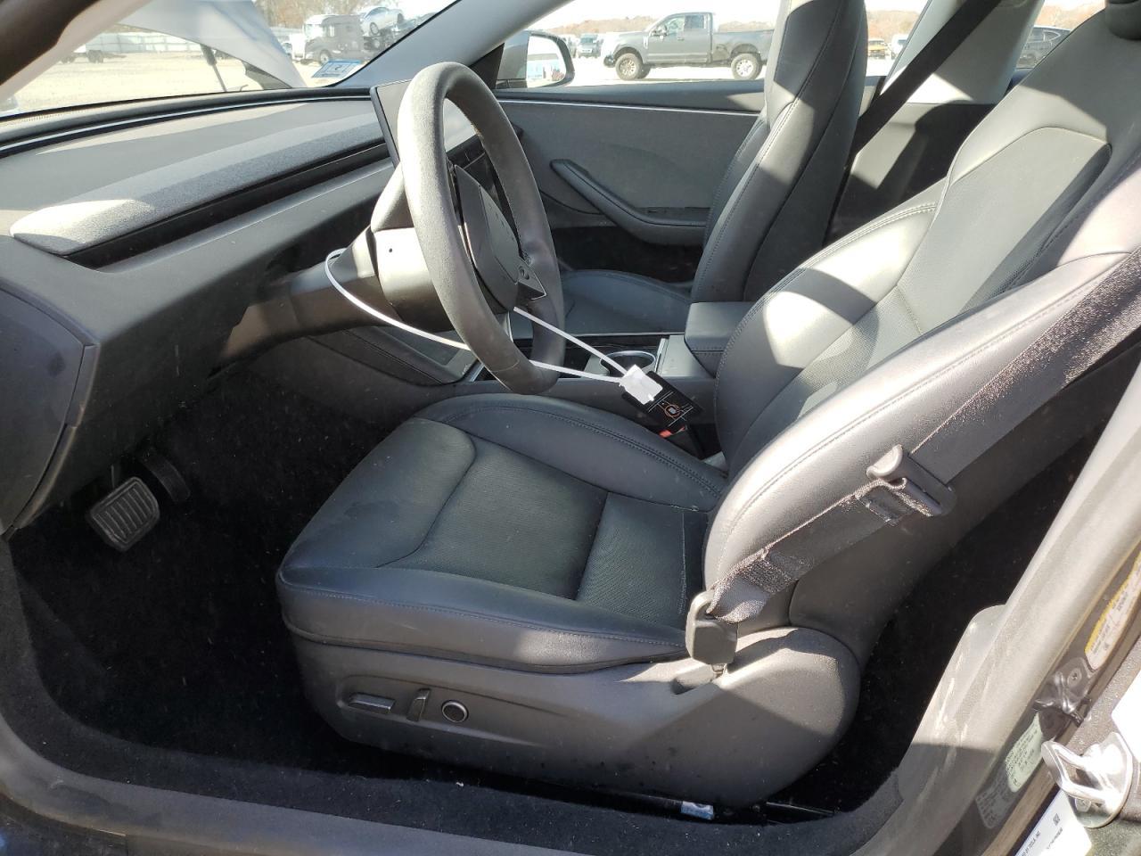 2025 Tesla Model 3 - Фото 7