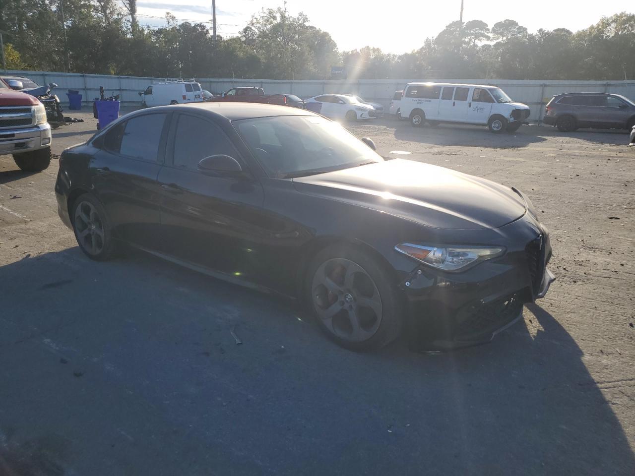 2017 Alfa Romeo Giulia - Фото 4