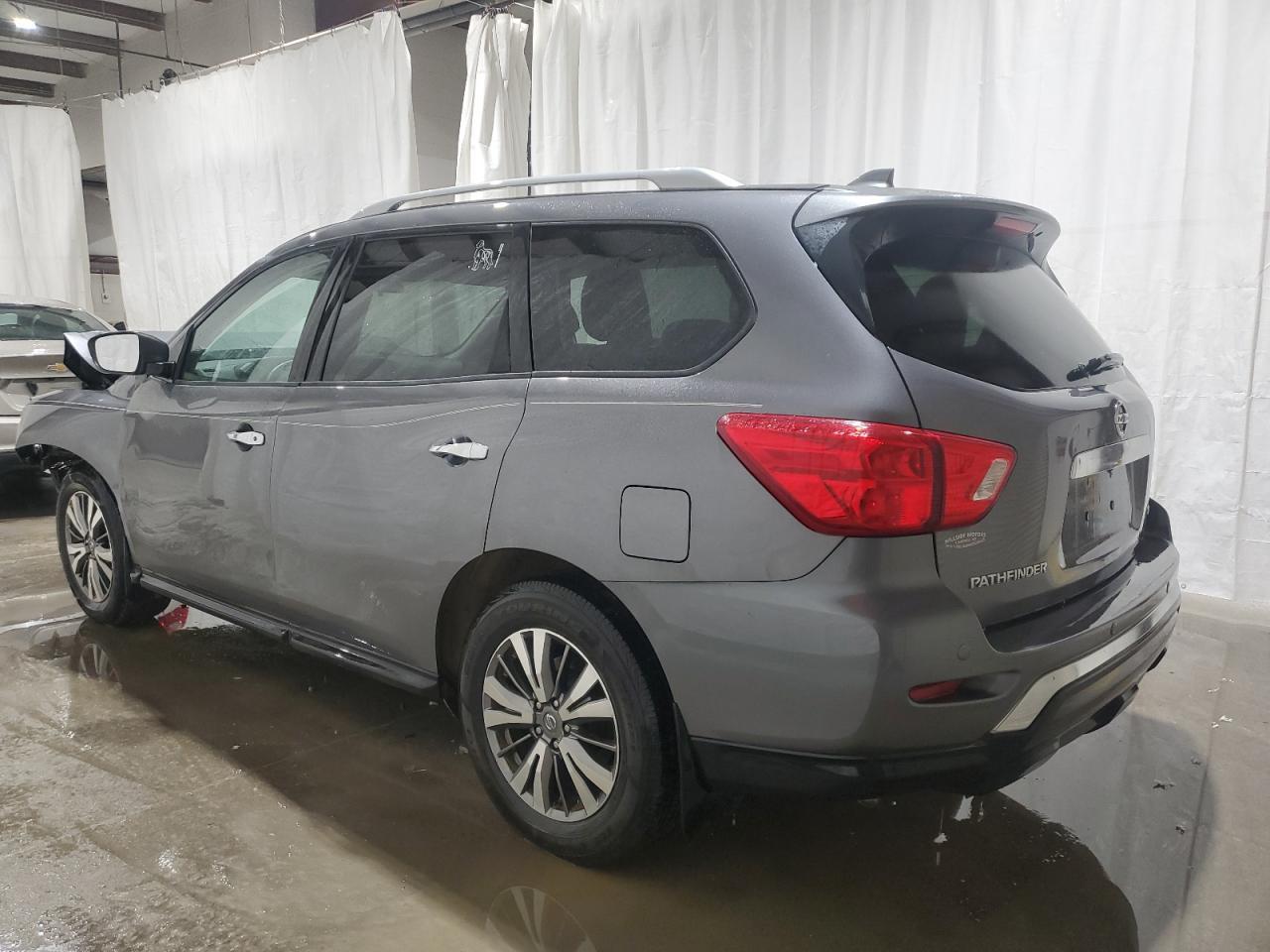 2019 Nissan Pathfinder S - Фото 2