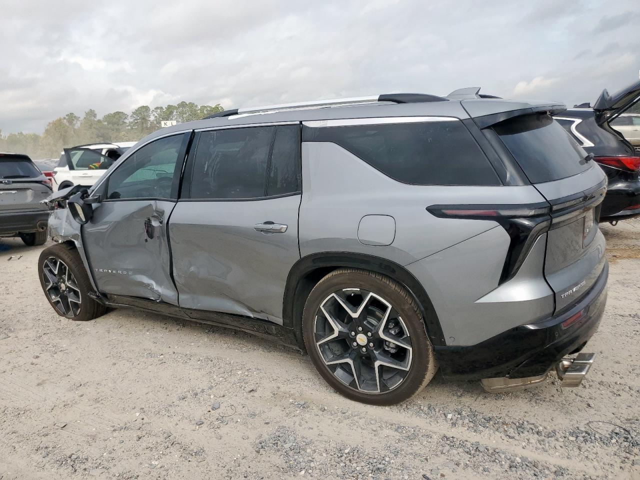 2025 Chevrolet Traverse High Country - Фото 2
