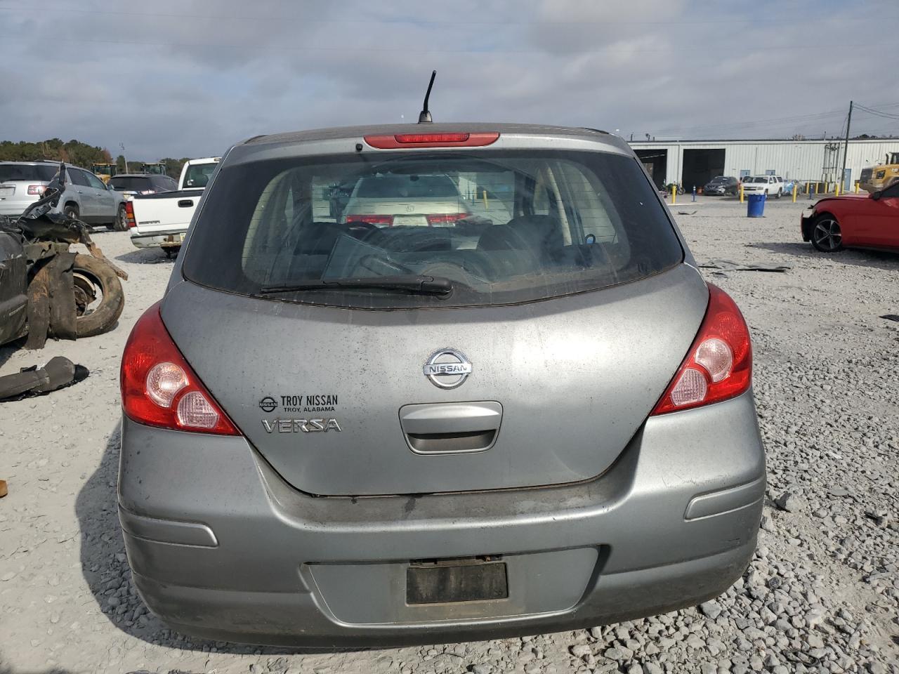 2010 Nissan Versa S - Фото 6