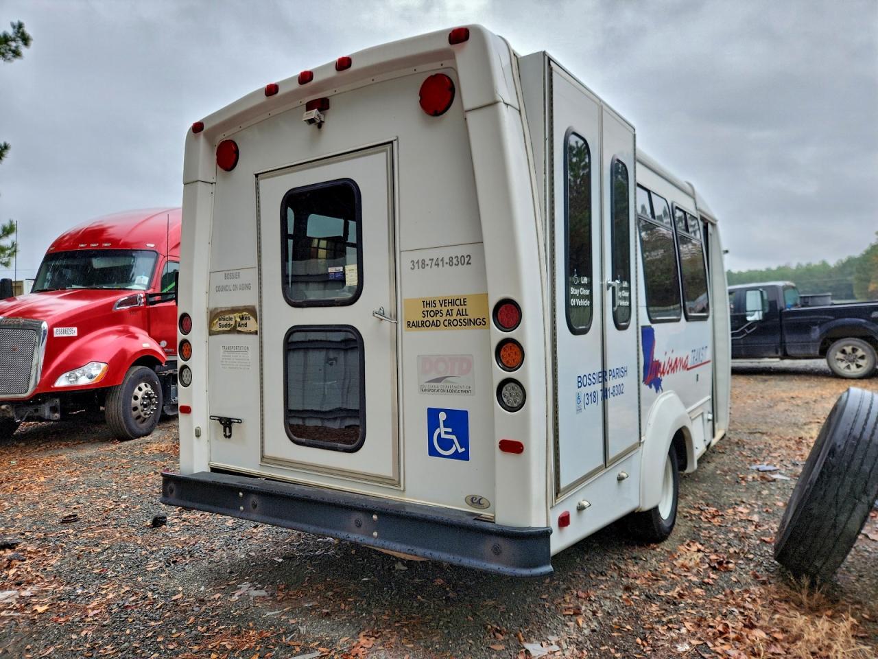 2019 Ford E350 Shuttle Bus - Image 3