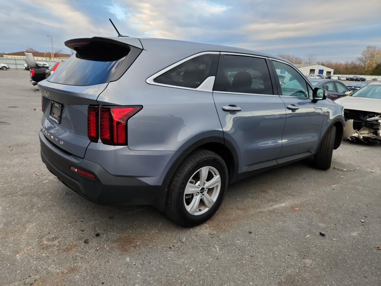 2022 Kia Sorento Lx - Image 3