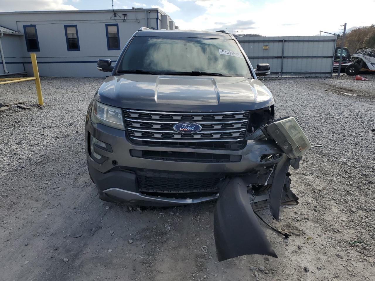 2016 Ford Explorer Xlt - Image 5