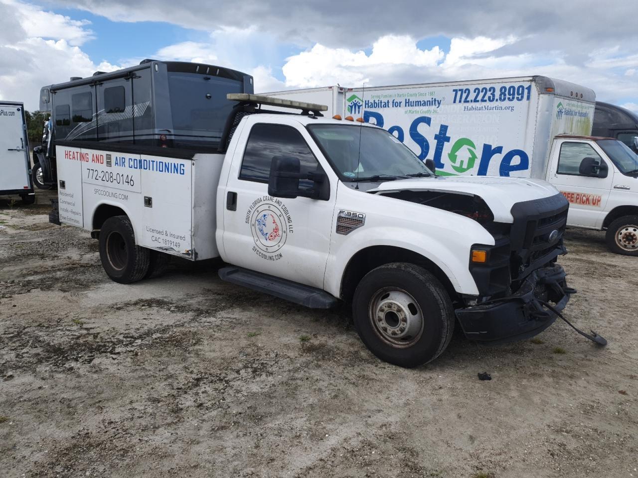 2010 Ford F350 Super Duty Utility / Service Truck - Image 4
