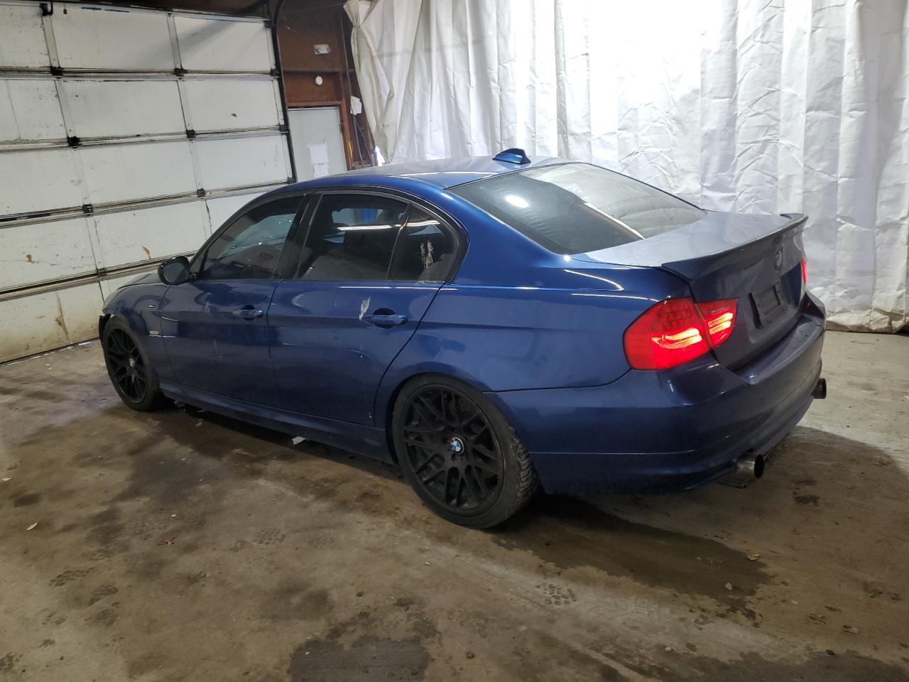 2009 BMW 335 Xi - Фото 2