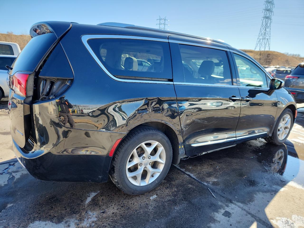 2020 Chrysler Pacifica Limited - Image 3