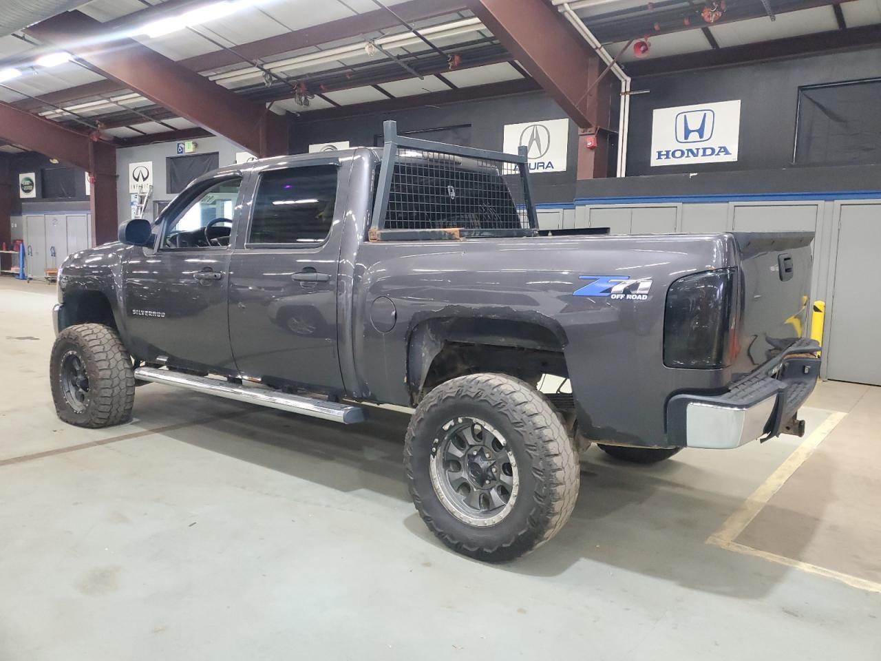 2010 Chevrolet Silverado K1500 Lt - Image 2
