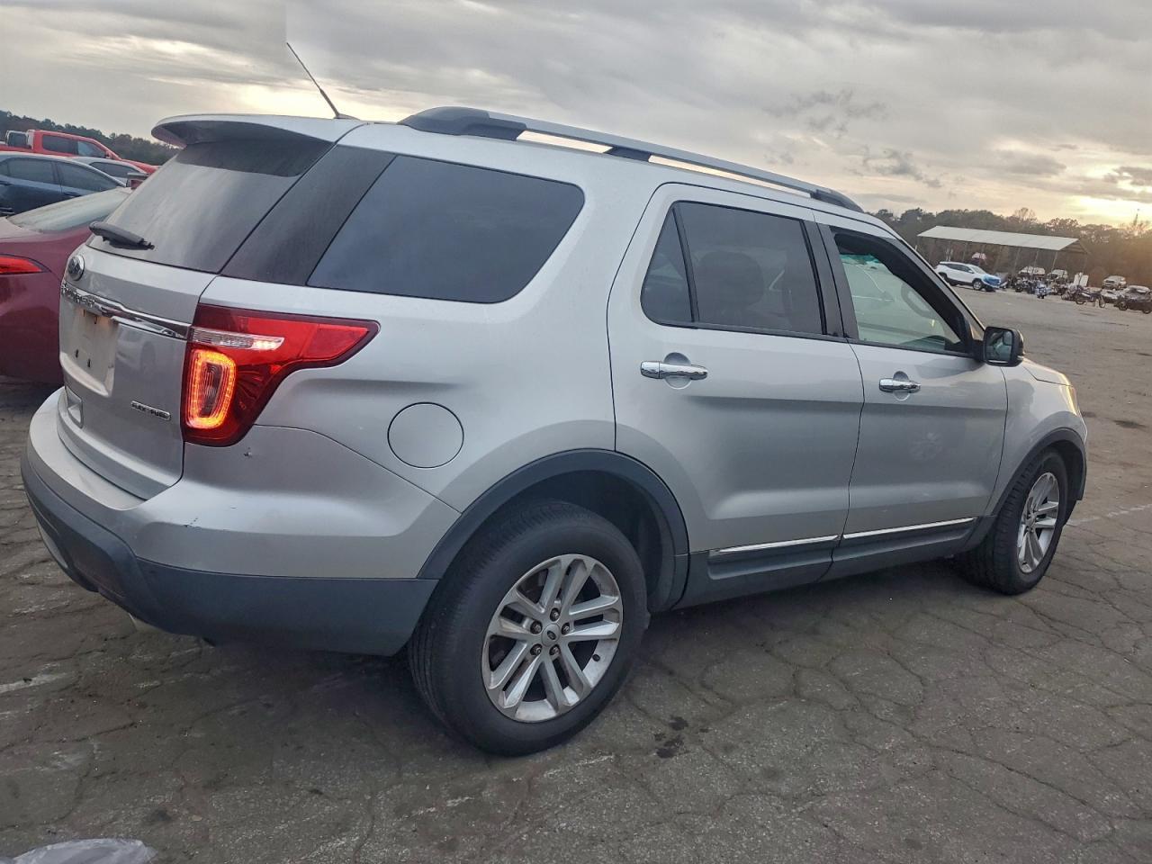 2015 Ford Explorer Xlt - Image 3