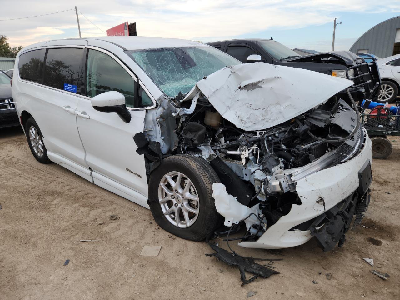 2023 Chrysler Voyager Lx - Фото 4