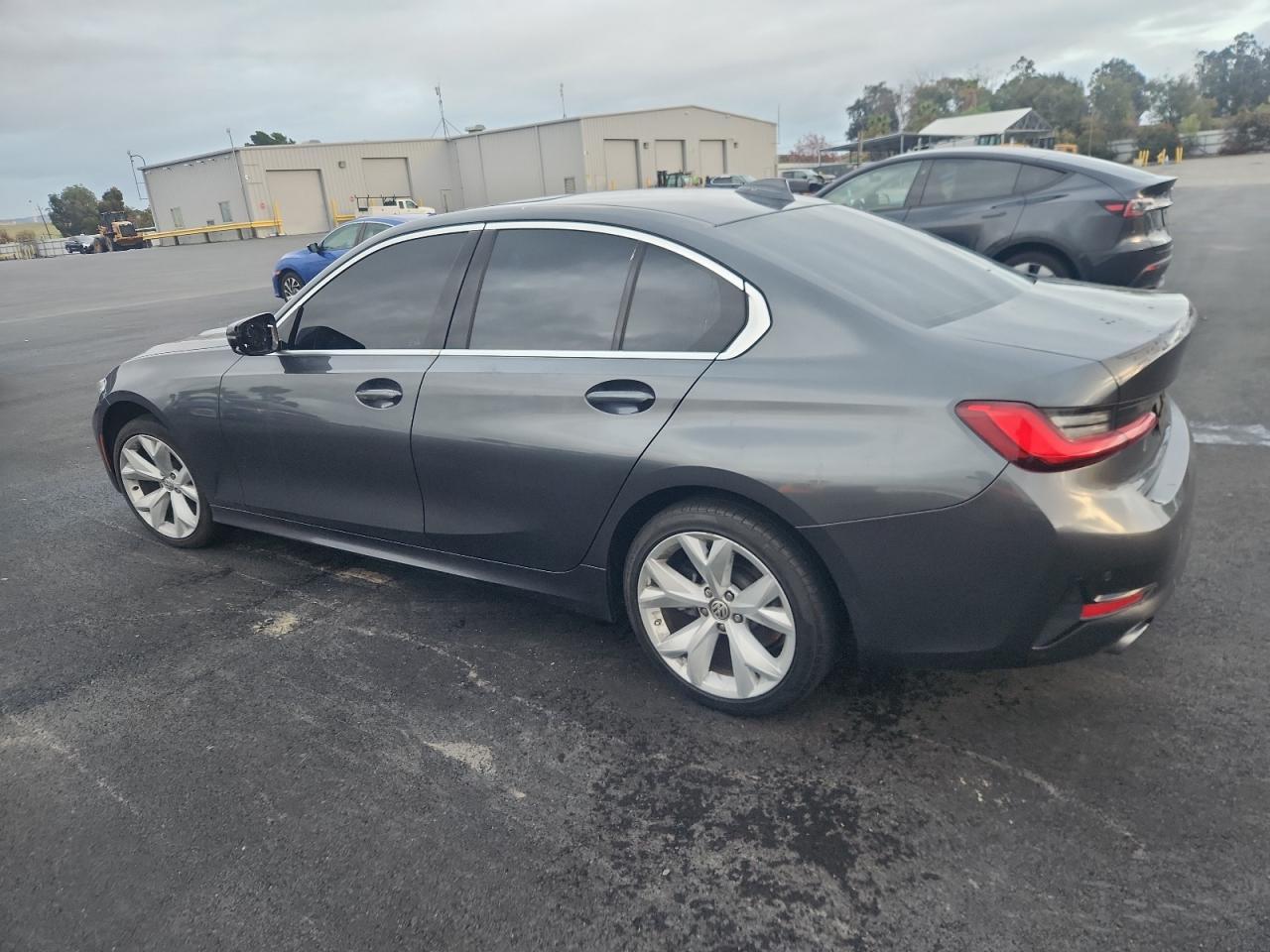 2019 BMW 330I - Фото 2