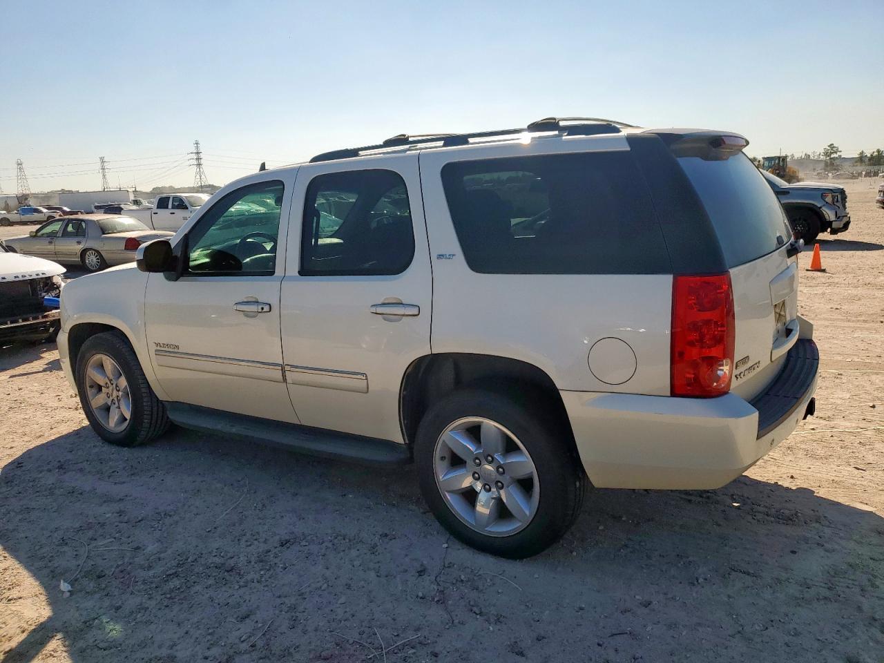 2011 GMC Yukon Slt - Image 2