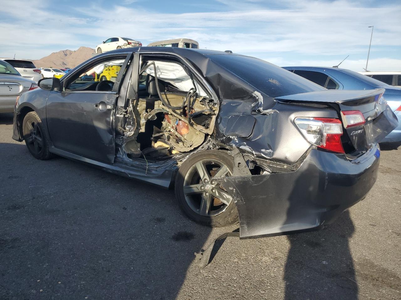 2012 Toyota Camry Base - Фото 2