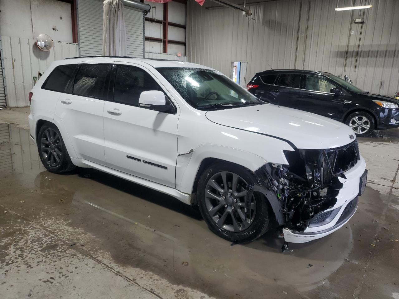 2018 Jeep Grand Cherokee Overland - Image 4