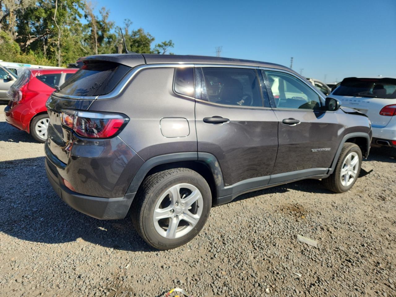 2023 Jeep Compass Sport - Фото 3