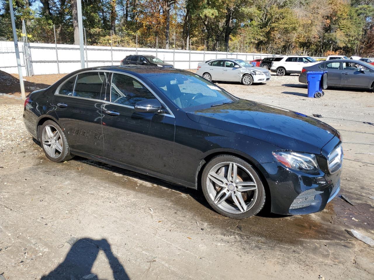 2017 Mercedes-Benz E 300 - Фото 4