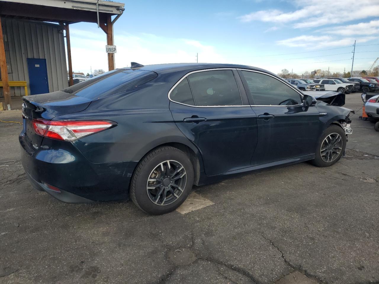 2019 Toyota Camry Le - Фото 3