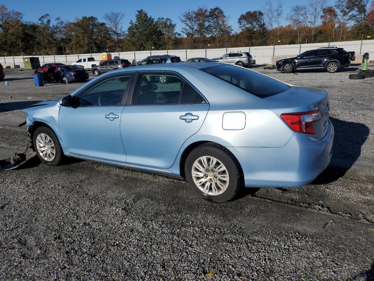 2012 Toyota Camry Le - Фото 2