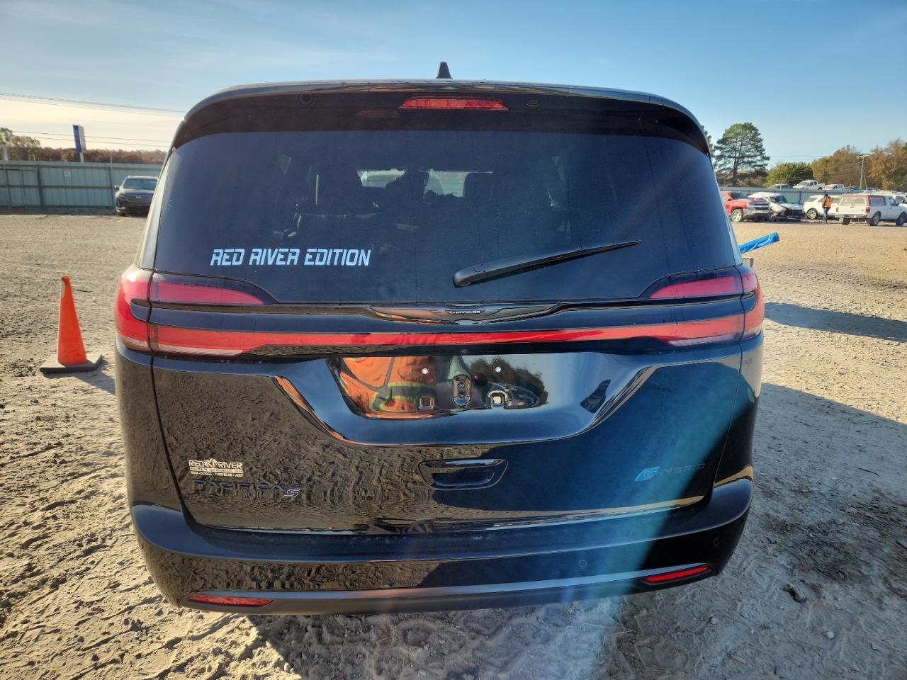 2025 Chrysler Pacifica Hybrid Select - Фото 6