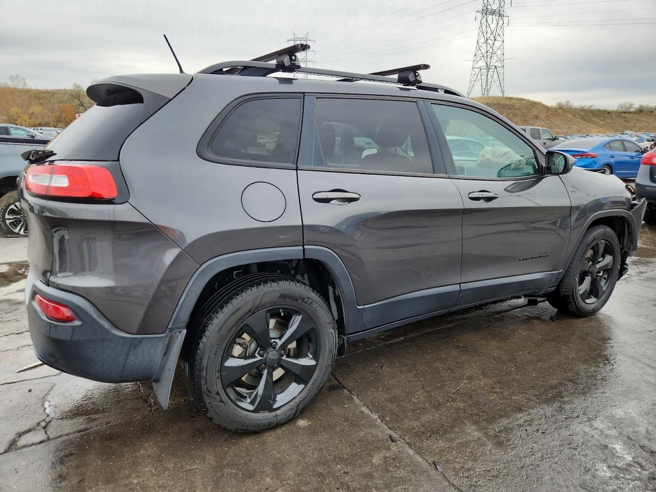 2016 Jeep Cherokee Latitude - Image 3