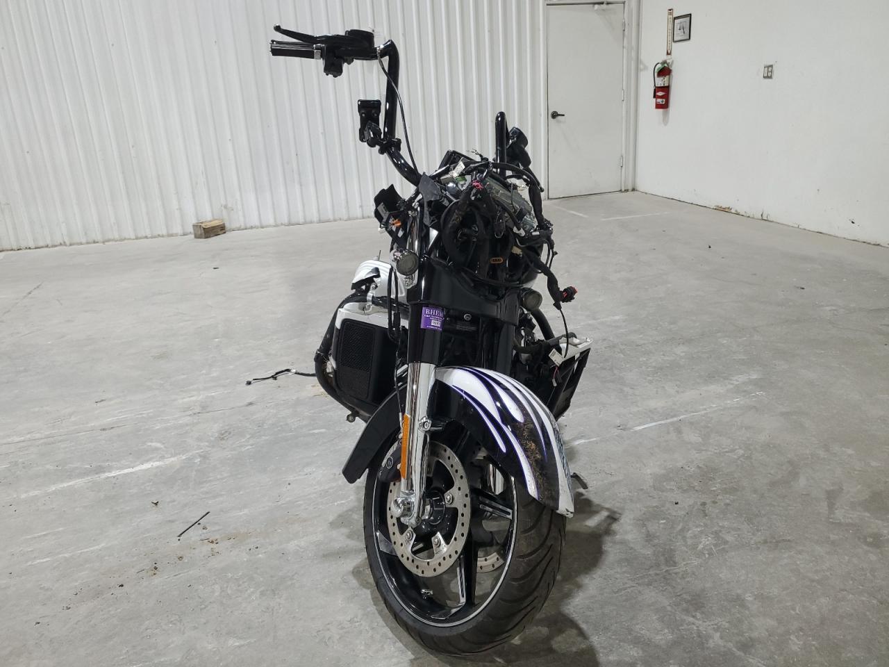 2016 Harley-Davidson Flhxse Cvo Street Glide - Фото 2