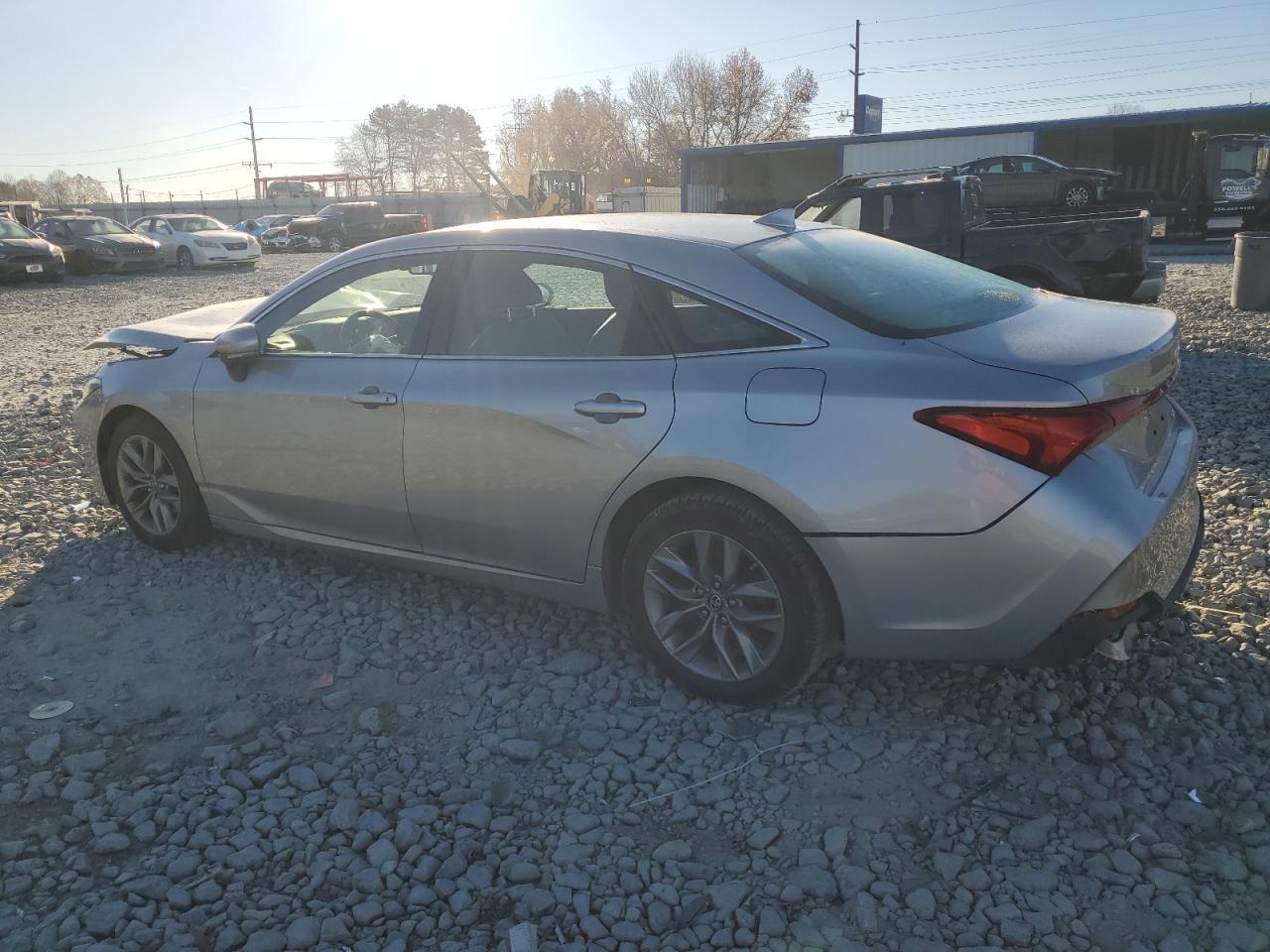 2019 Toyota Avalon Xle - Image 2