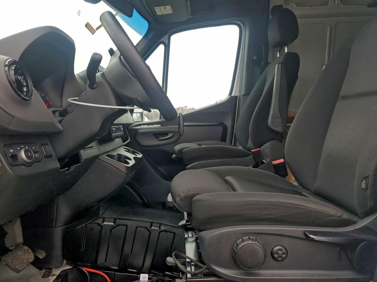 2022 Mercedes Benz Sprinter 2500 Delivery Van - Image 7