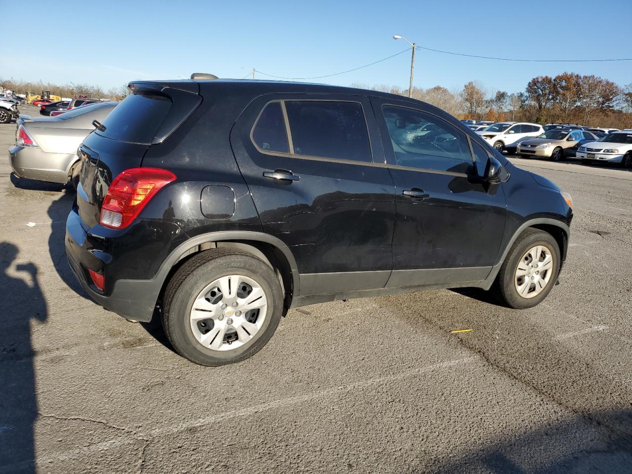2017 Chevrolet Trax Ls - Image 3