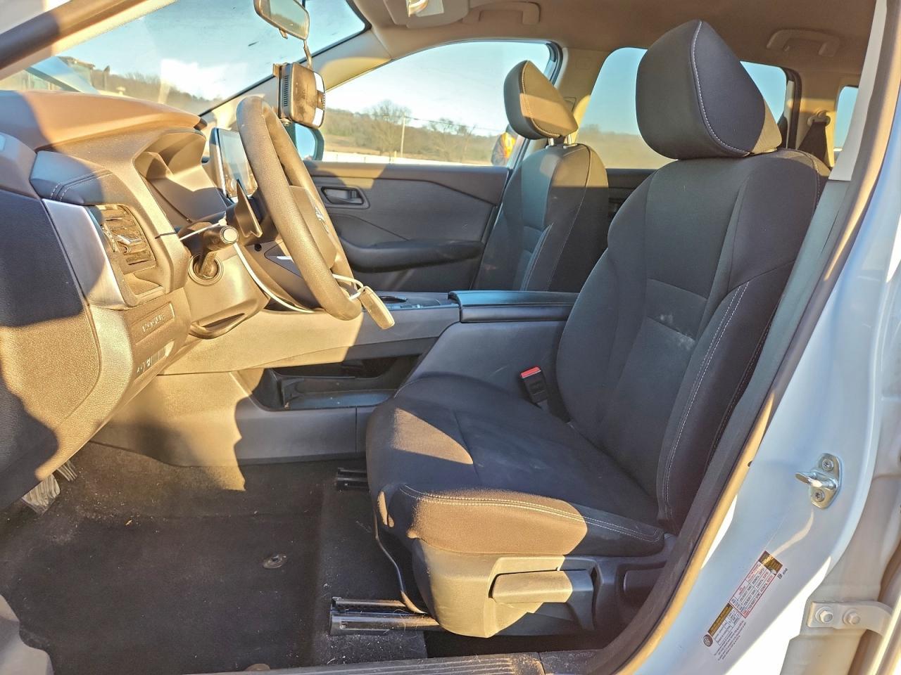 2023 Nissan Rogue S - Image 7