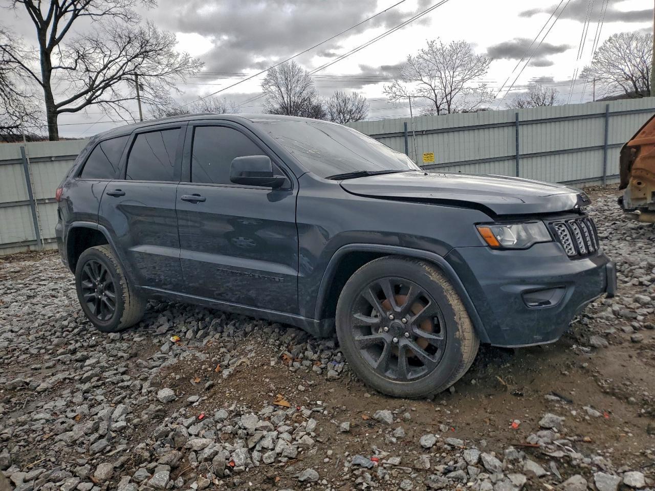 2017 Jeep Cherokee L - Фото 4