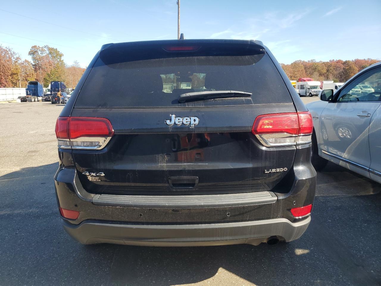2020 Jeep Grand Cherokee Laredo - Image 6
