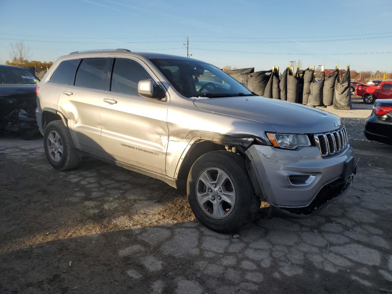 2017 Jeep Grand Cherokee Laredo - Image 4