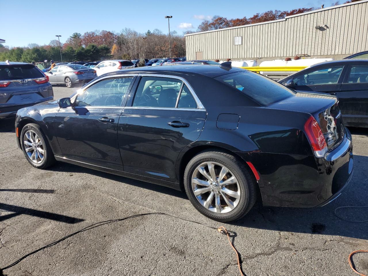 2016 Chrysler 300 Limited - Фото 2