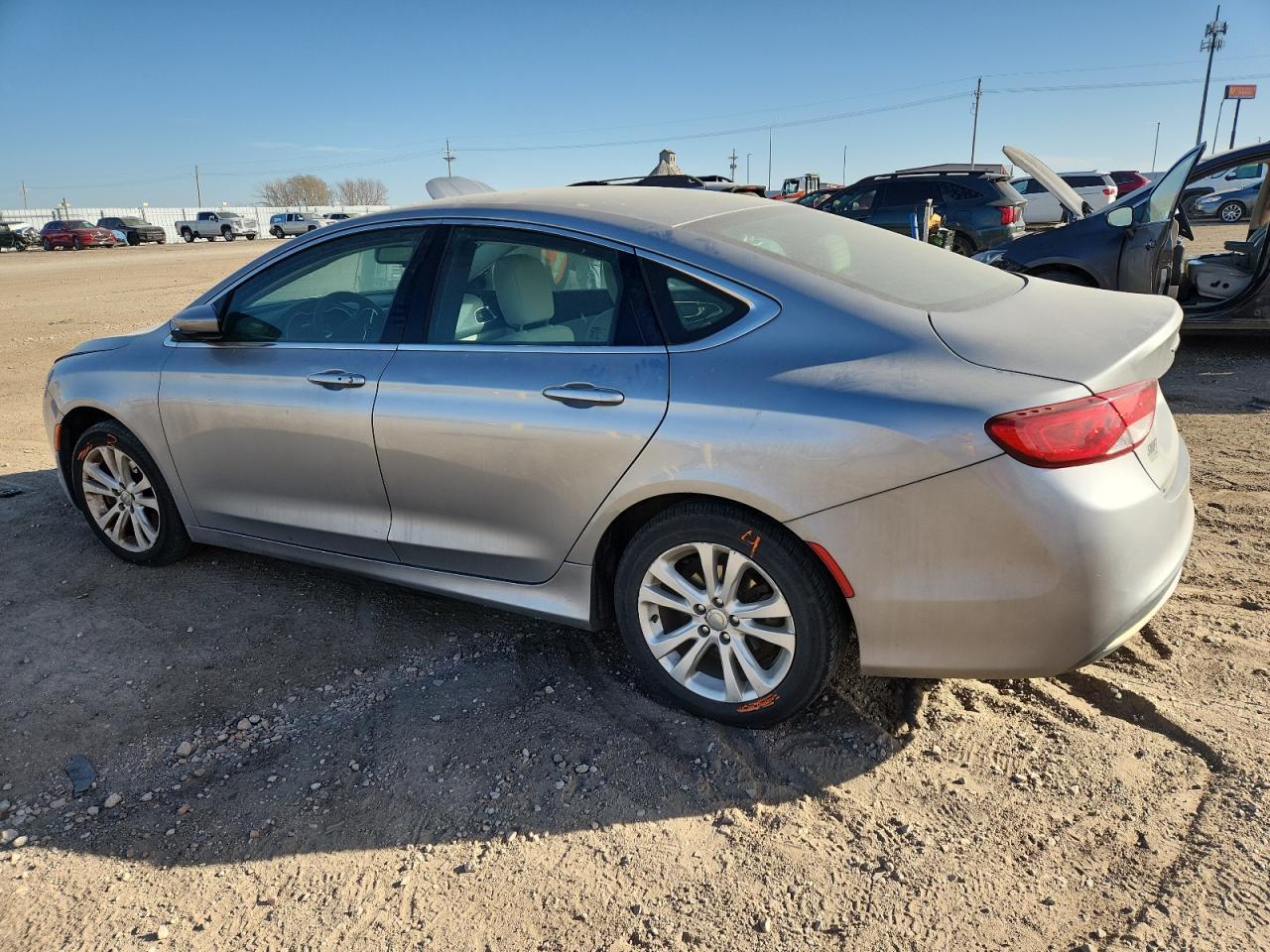 2016 Chrysler 200 Limited - Фото 2