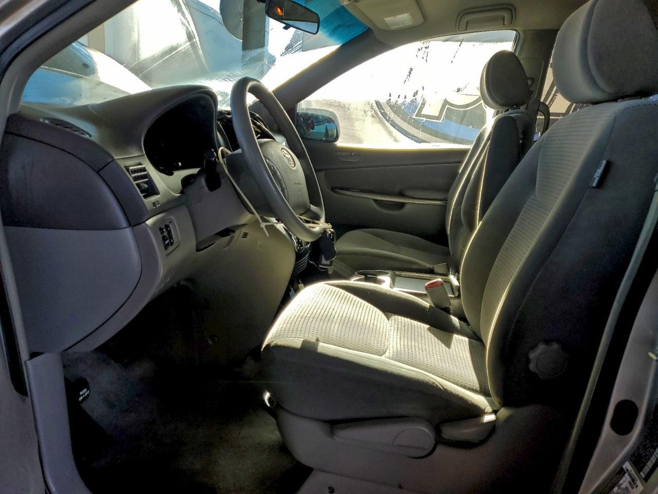 2006 Toyota Sienna Ce - Image 7