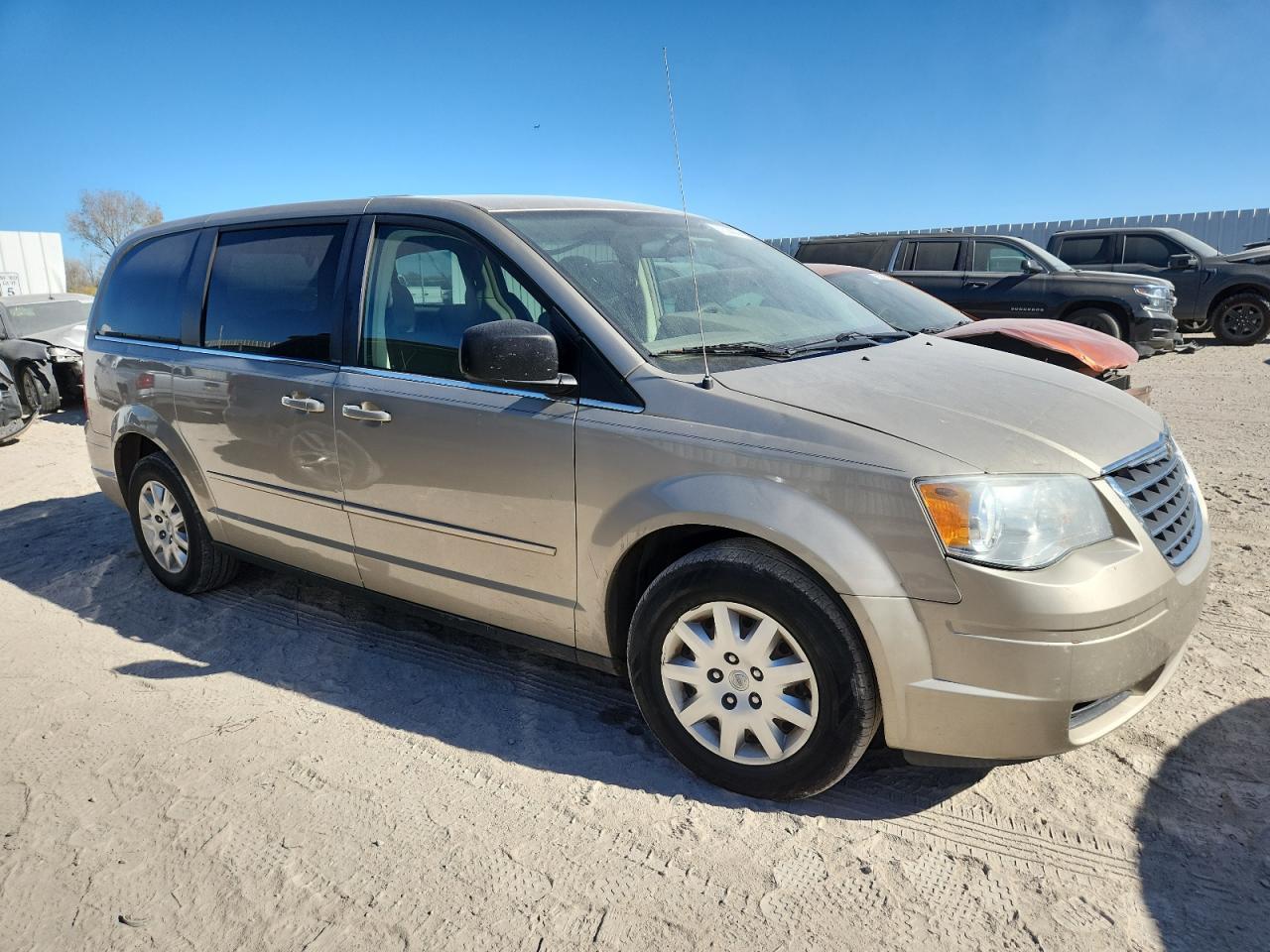 2009 Chrysler Town & Country Lx - Фото 4