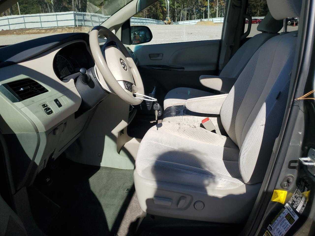 2013 Toyota Sienna Le - Фото 7