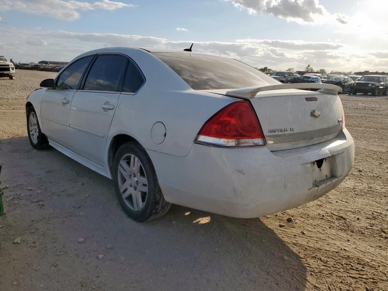 2011 Chevrolet Impala Lt - Image 2