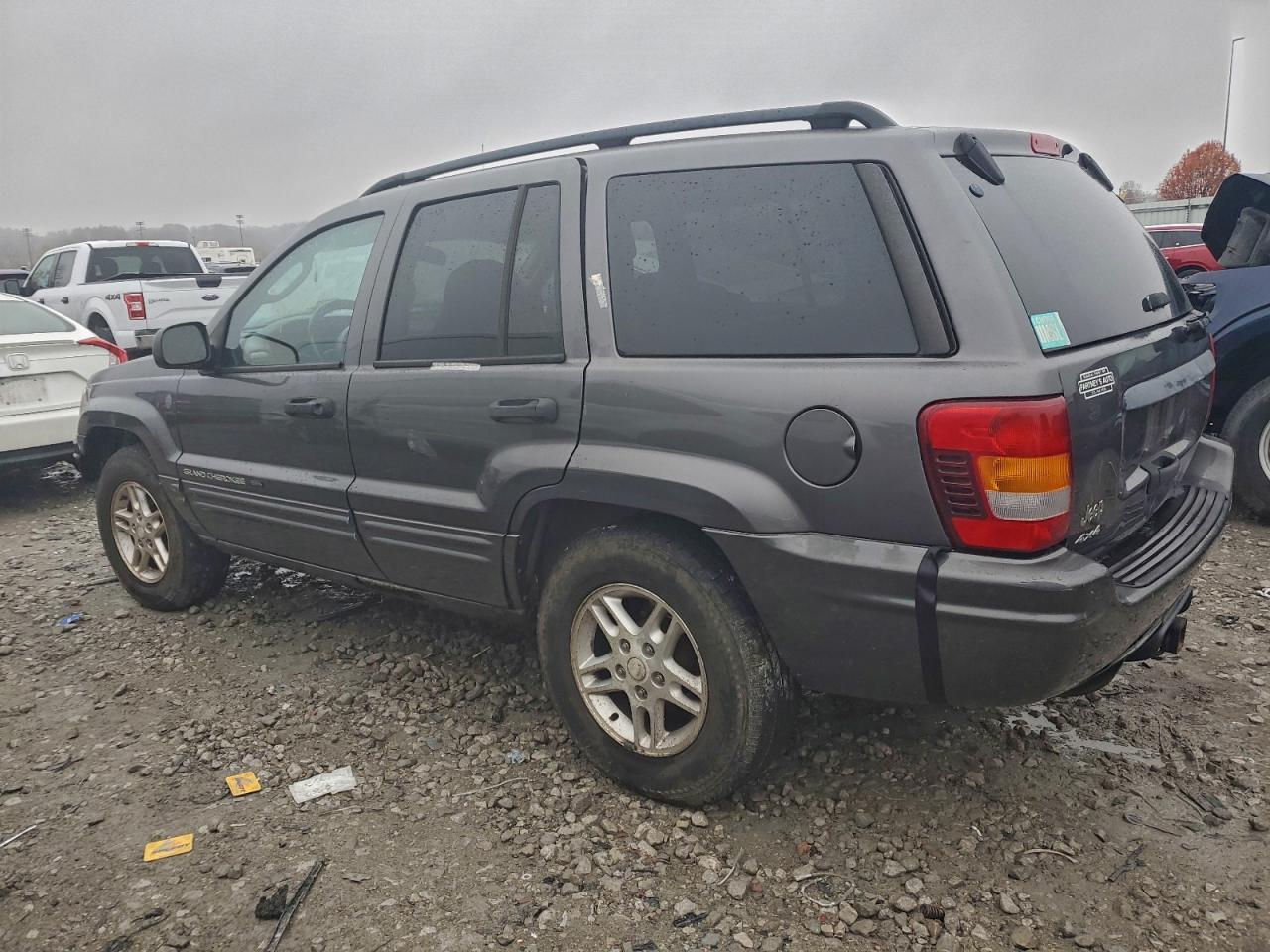 2004 Jeep Grand Cherokee Laredo - Image 2