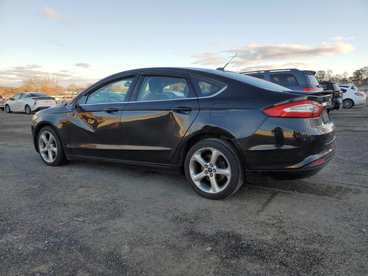 2015 Ford Fusion Se - Фото 2